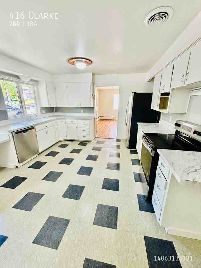416 Clarke St - Photo 3 of 10