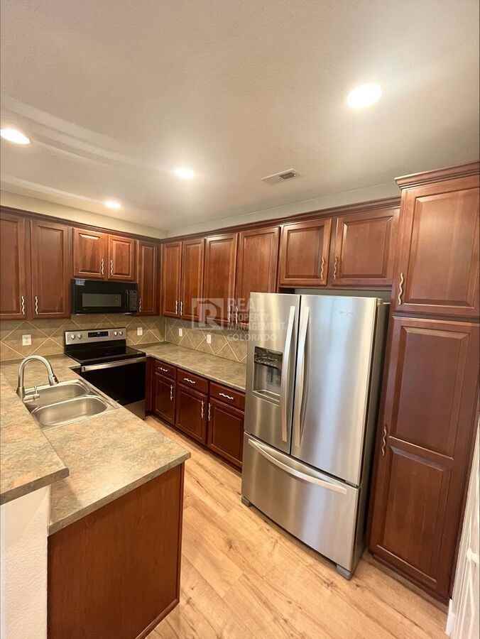 16392 E Fremont Ave #11 - Photo 6 of 24