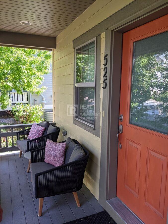 525 Homestead St - Photo 3 of 29