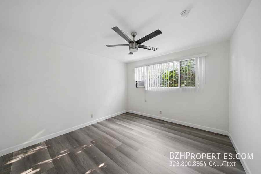 1027 N Edinburgh Ave #8 - Photo 5 of 9