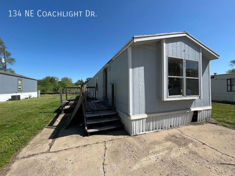 134 Ne Coachlight Dr