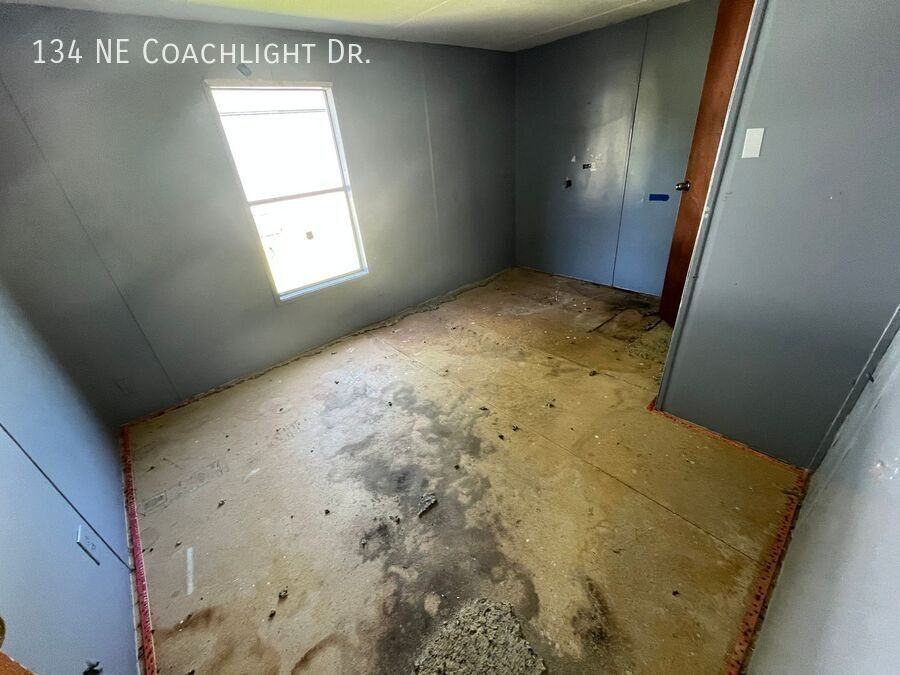 134 Ne Coachlight Dr - Photo 5 of 9