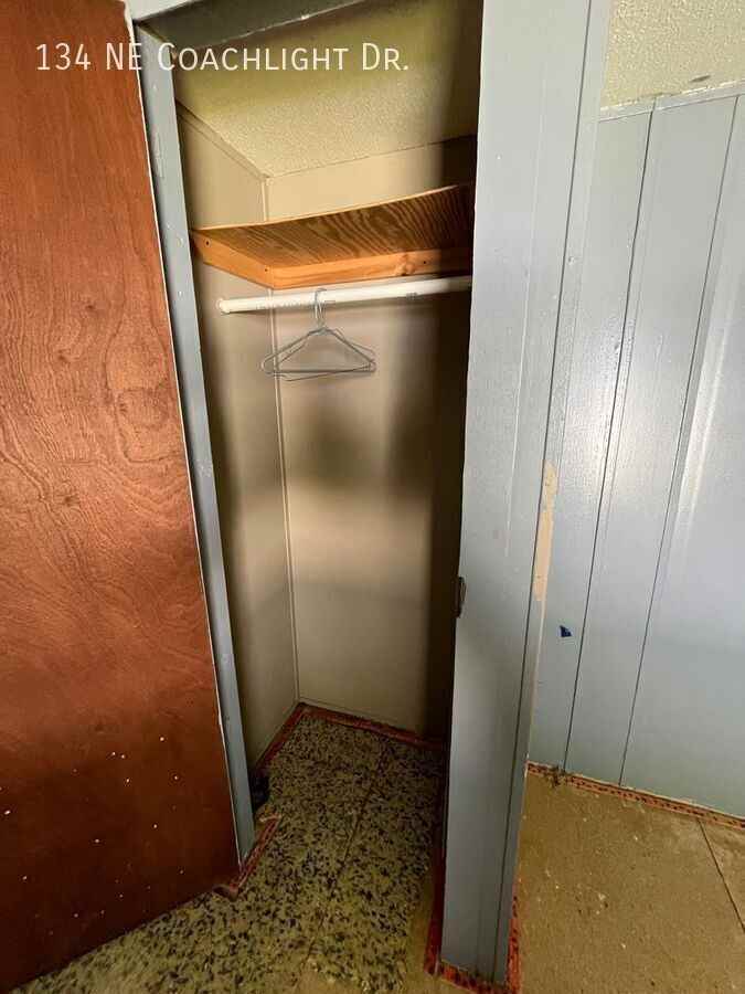134 Ne Coachlight Dr - Photo 6 of 9