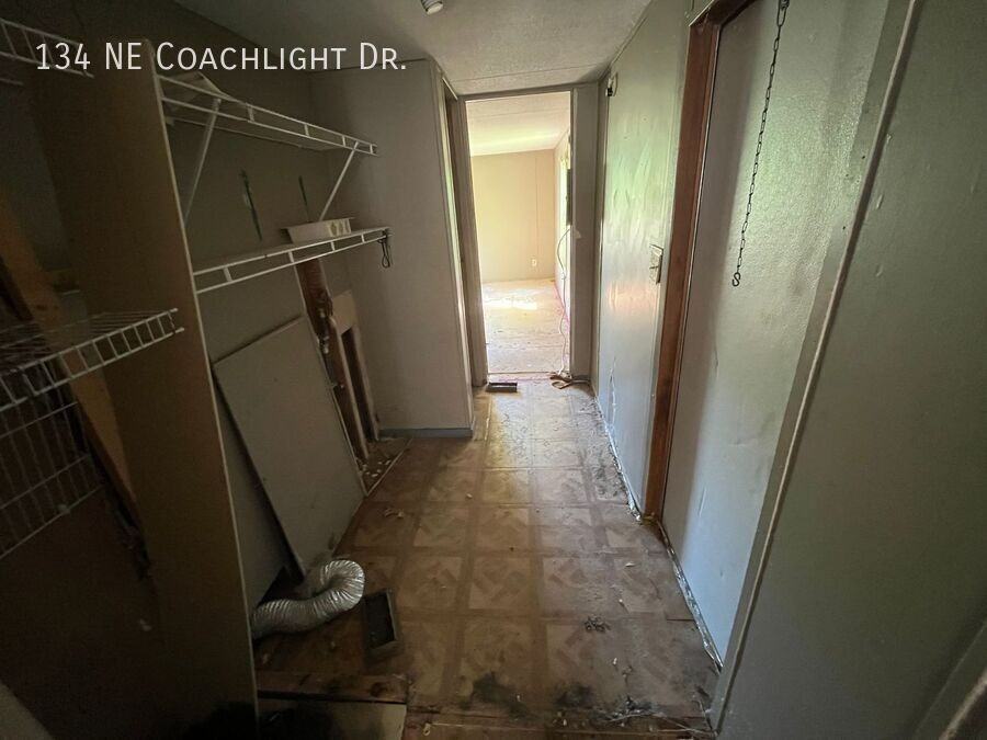 134 Ne Coachlight Dr - Photo 7 of 9