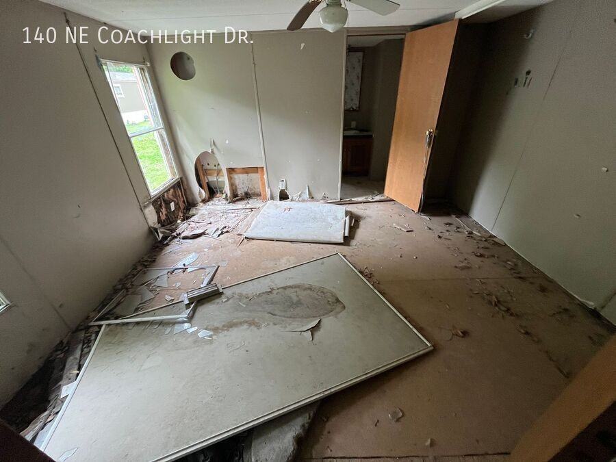 140 Ne Coachlight Dr - Photo 3 of 8