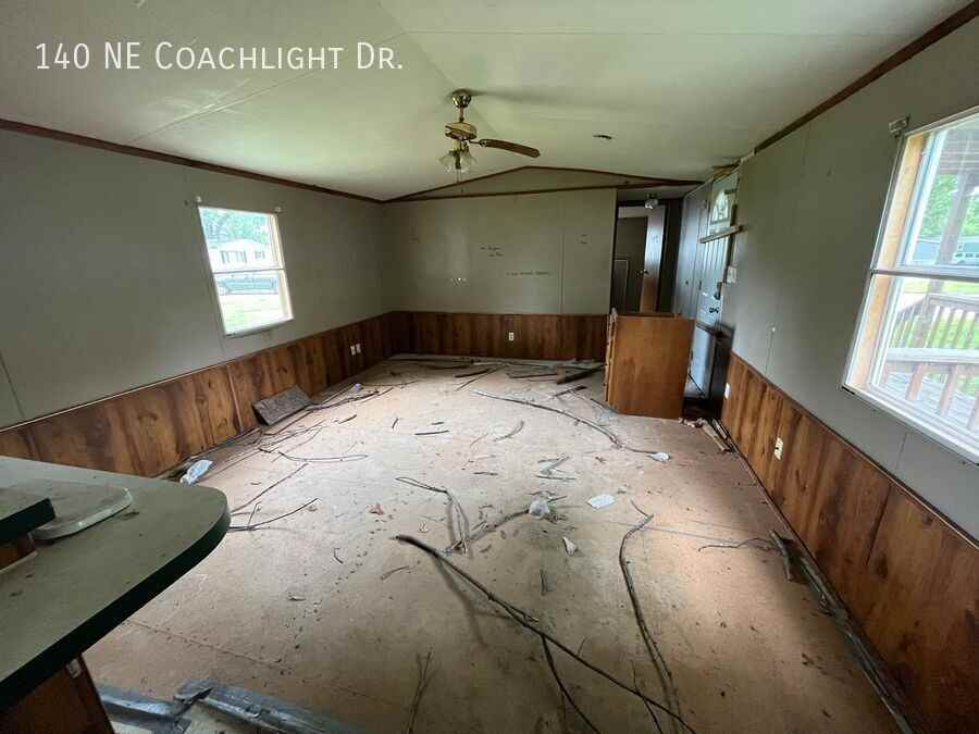 140 Ne Coachlight Dr - Photo 4 of 8