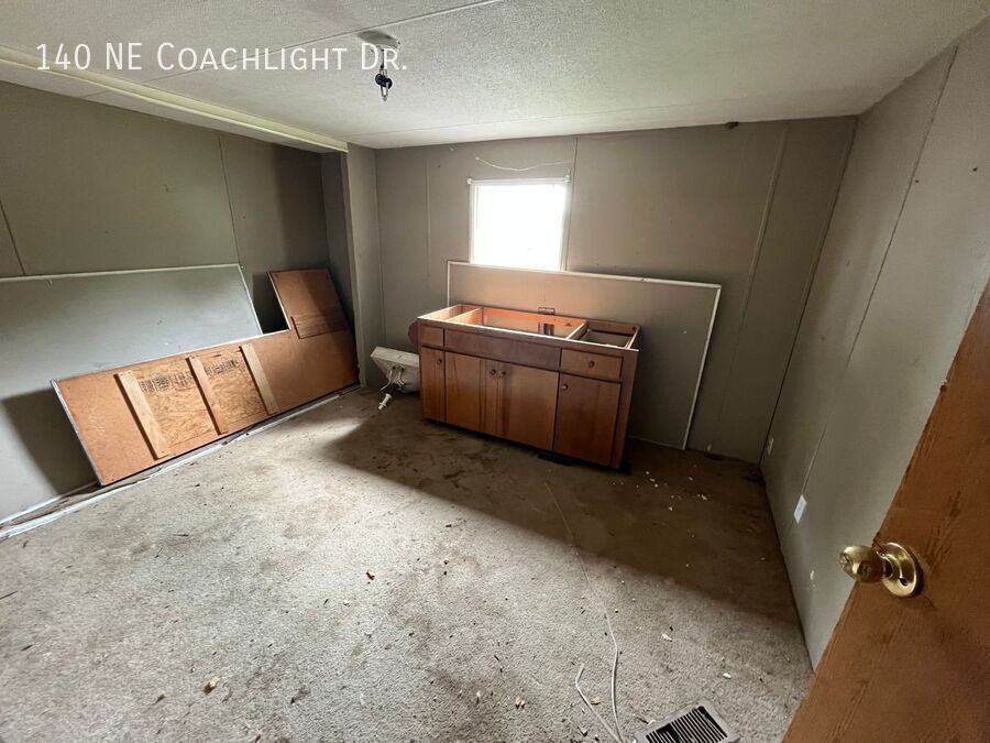 140 Ne Coachlight Dr - Photo 5 of 8