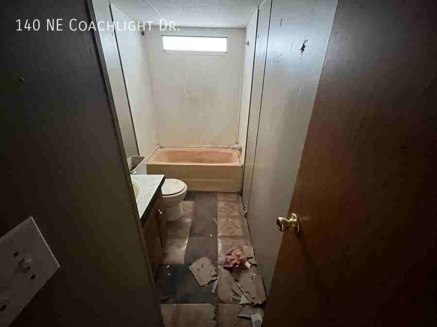 140 Ne Coachlight Dr - Photo 6 of 8