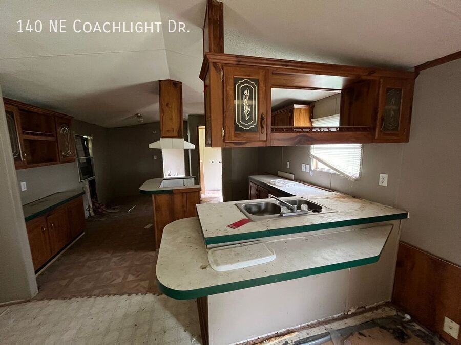 140 Ne Coachlight Dr - Photo 7 of 8