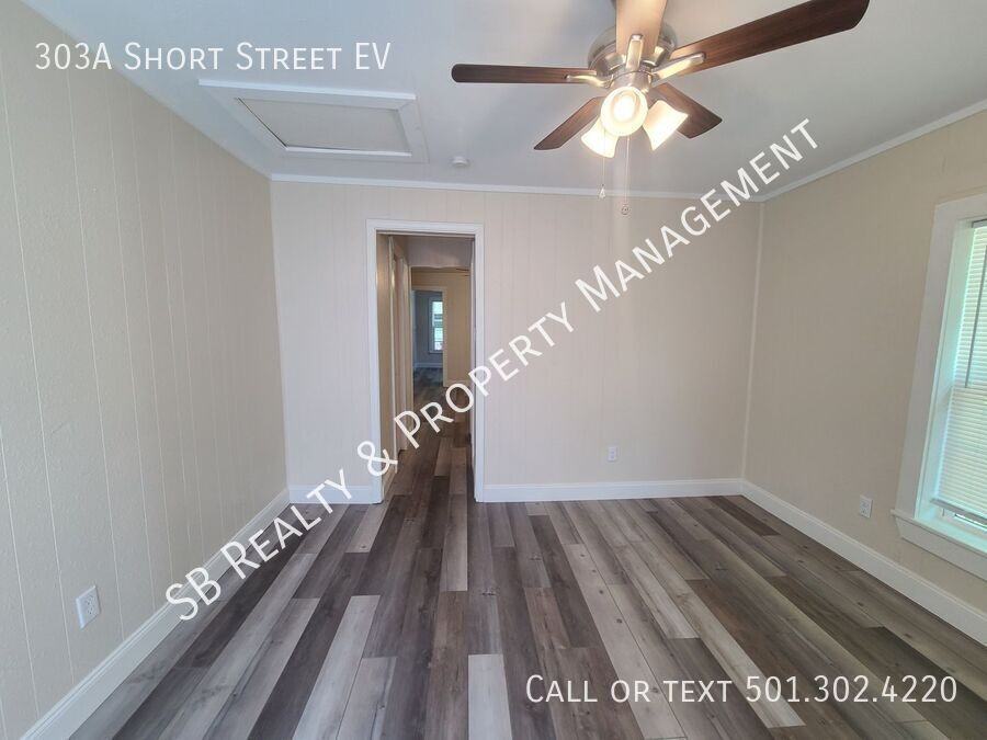 303A Short St - Photo 3 of 5