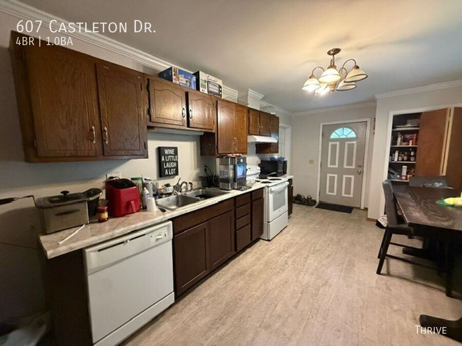 607 Castleton Dr - Photo 3 of 9