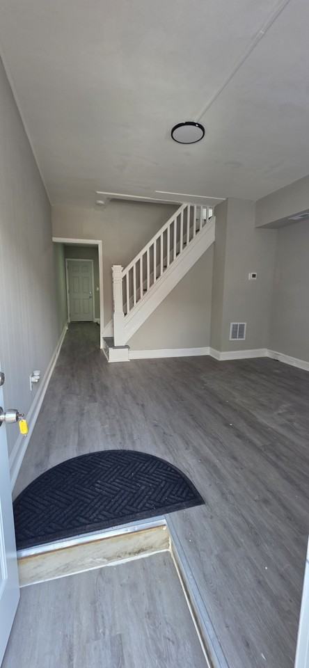 3515 E Fairmount Ave - Photo 2 of 10