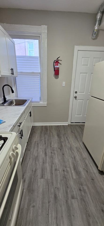 1928 Mosher St - Photo 4 of 10
