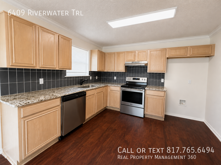 6409 Riverwater Trl - Photo 4 of 15