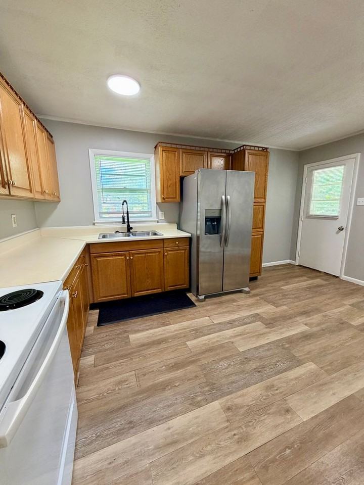 357 Peachtree Rd - Photo 2 of 25