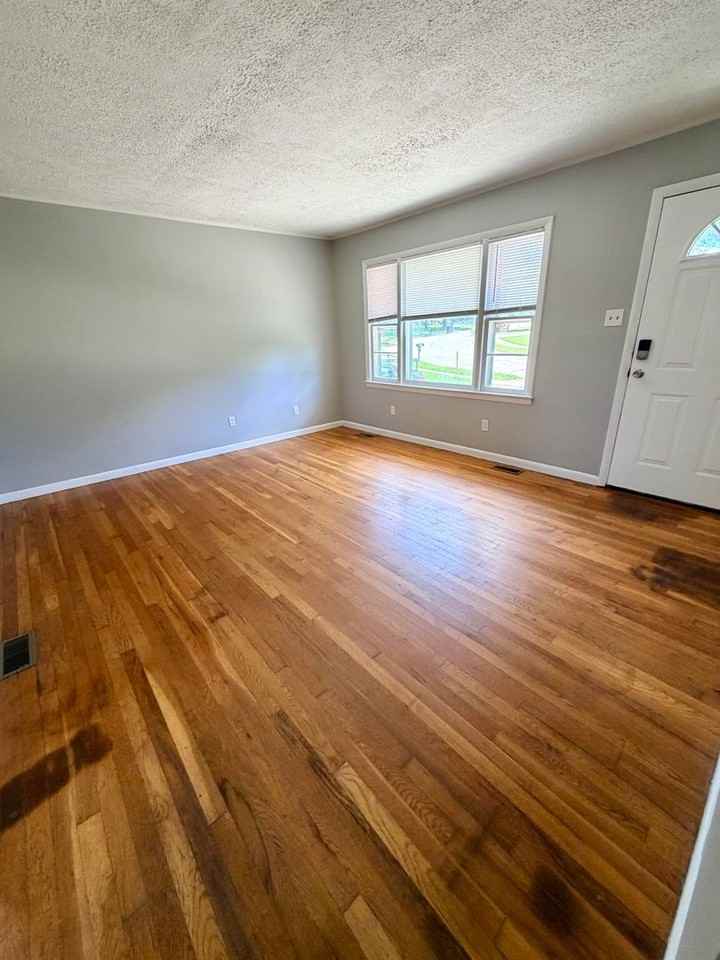 357 Peachtree Rd - Photo 3 of 25