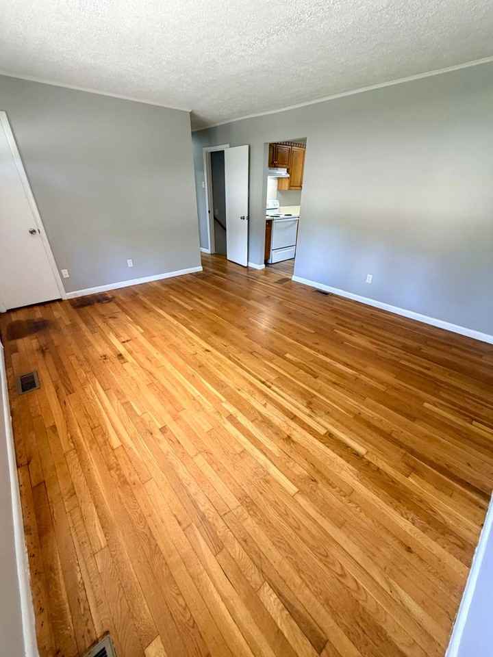 357 Peachtree Rd - Photo 4 of 25