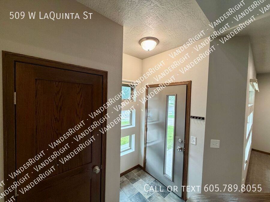 509 W Laquinta St - Photo 3 of 25