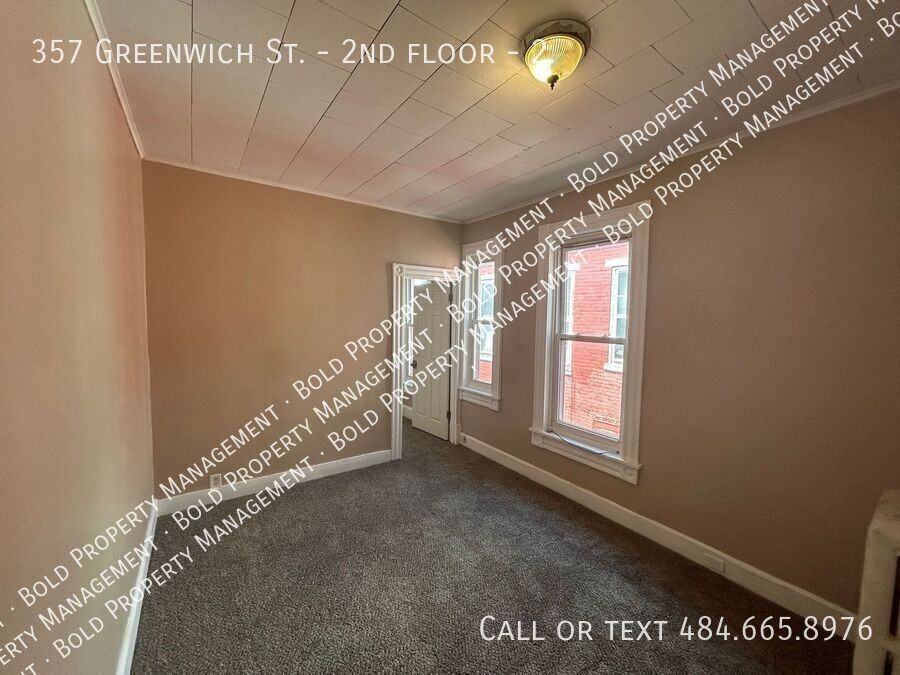 357 Greenwich St 2nd Fl #2 - Photo 7 of 10
