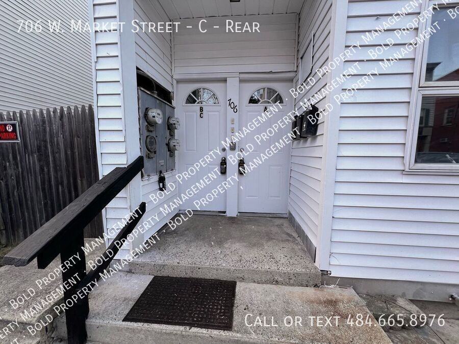 706 W Market St - Photo 4 of 5