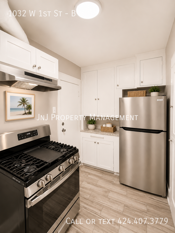 1032 W 1st St #B - Photo 6 of 15