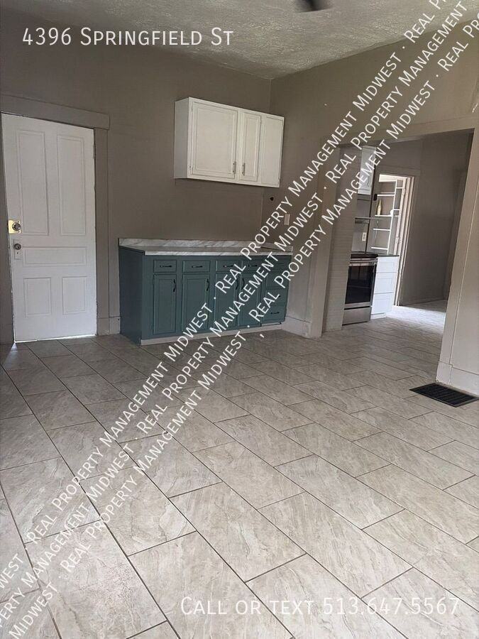 4396 Springfield St - Photo 3 of 35