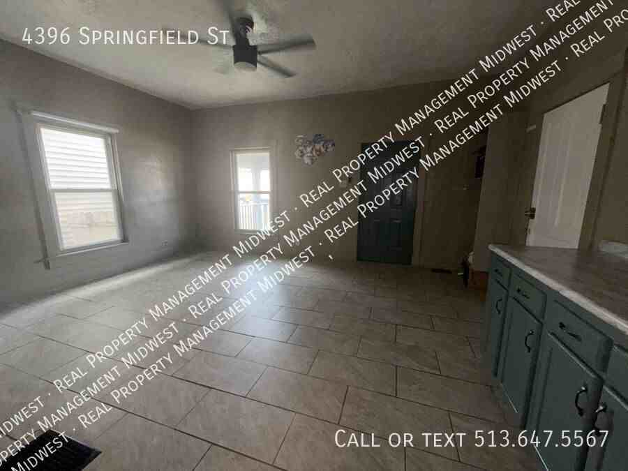 4396 Springfield St - Photo 4 of 35