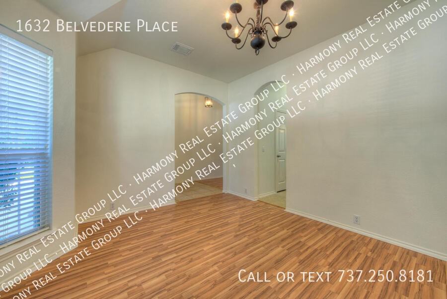 1632 Belvedere Pl - Photo 5 of 23