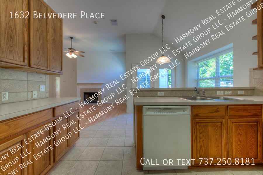 1632 Belvedere Pl - Photo 7 of 22