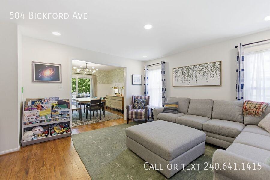 504 Bickford Ave - Photo 3 of 35