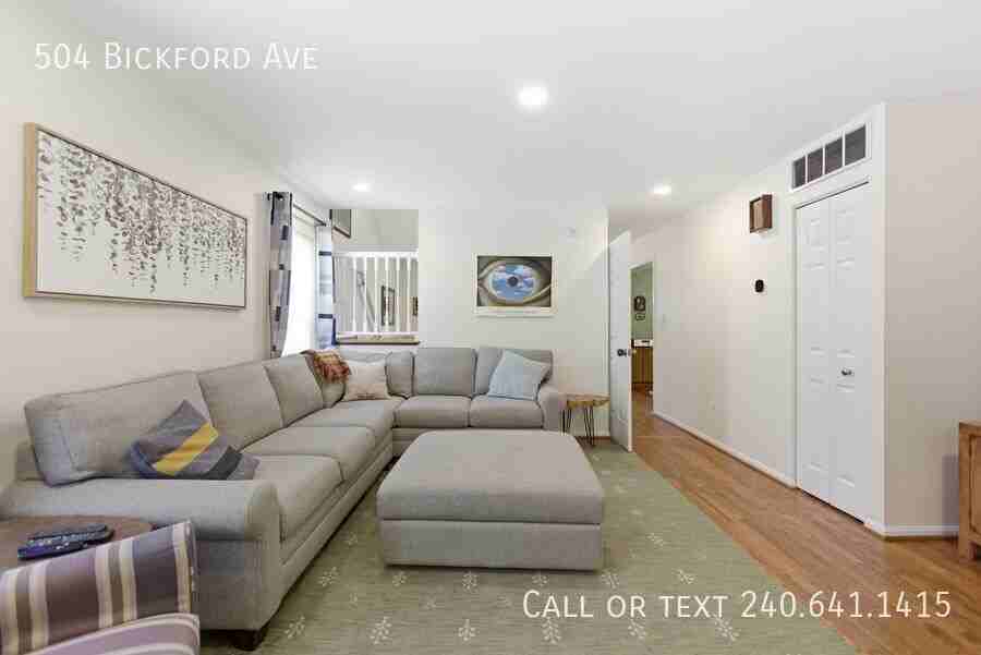 504 Bickford Ave - Photo 4 of 35