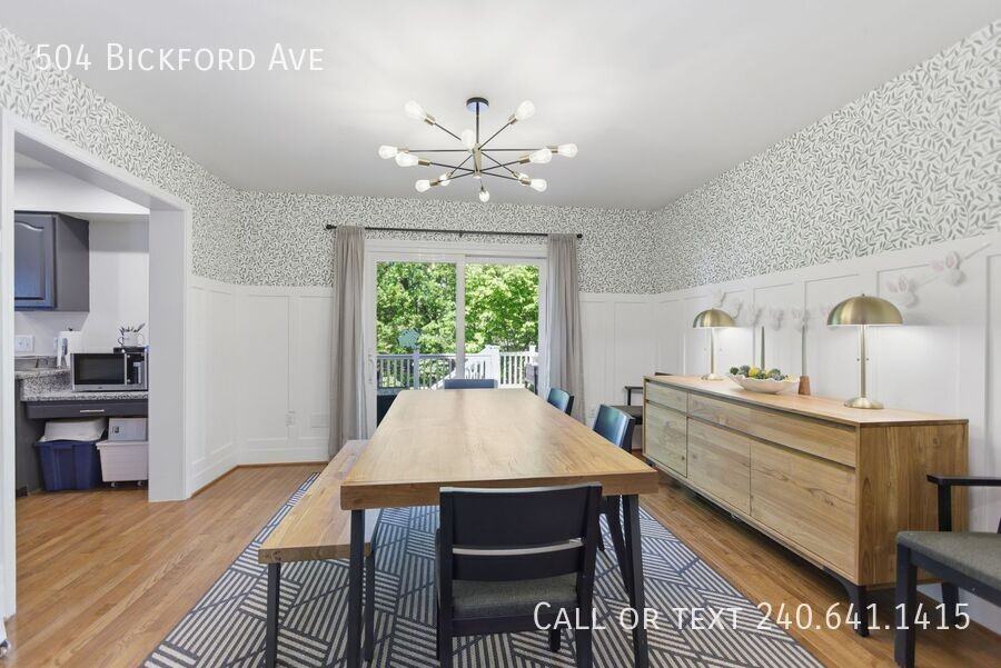 504 Bickford Ave - Photo 5 of 35