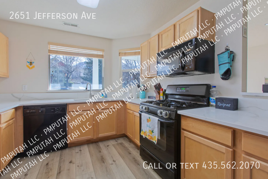 2651 Jefferson Ave - Photo 6 of 12