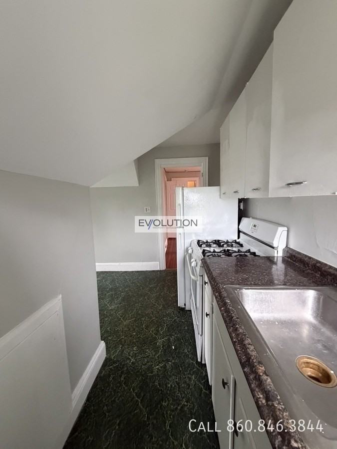 130 Bradley Ave #405 - Photo 2 of 5