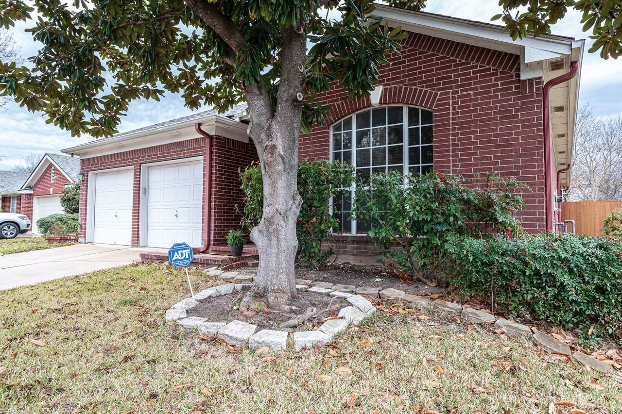 1235 Blackthorn Dr - Photo 3 of 29