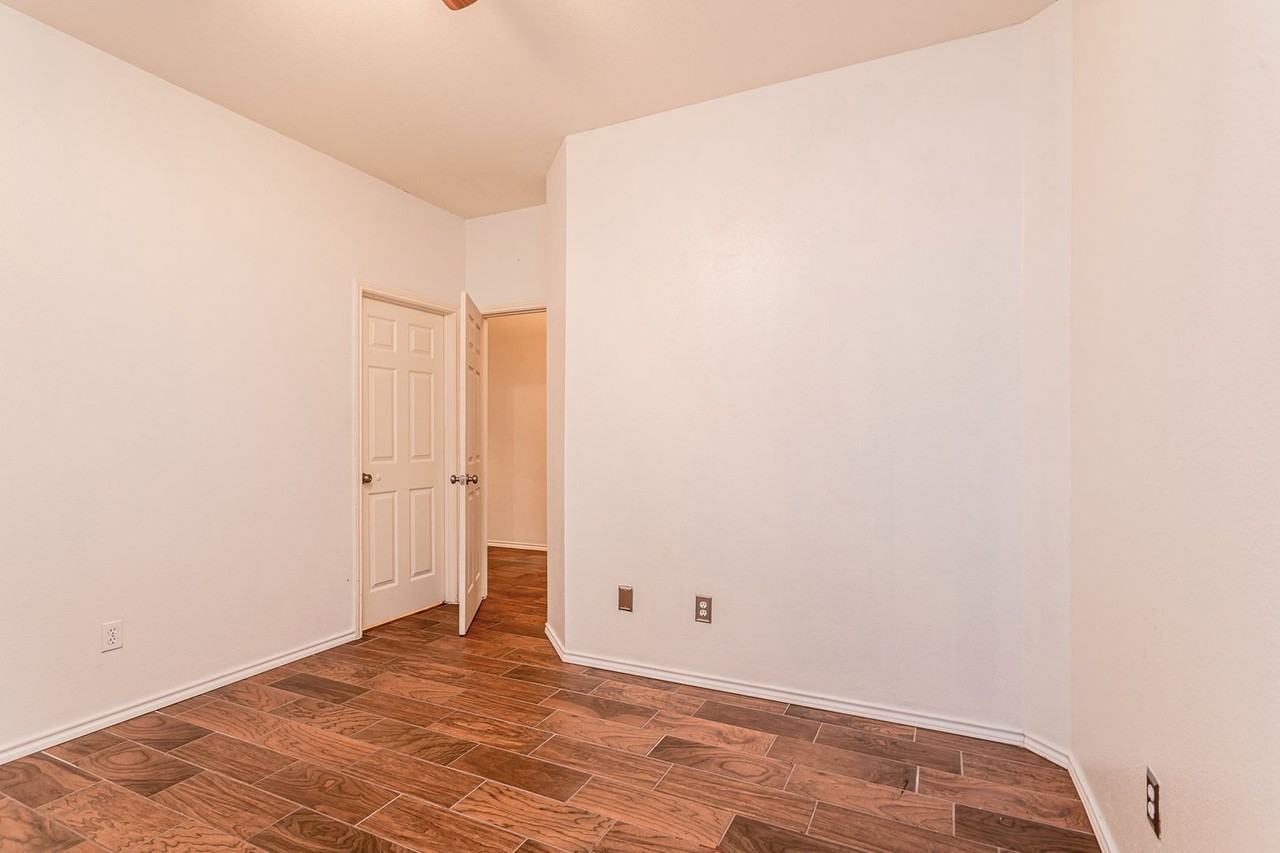 1235 Blackthorn Dr - Photo 4 of 29