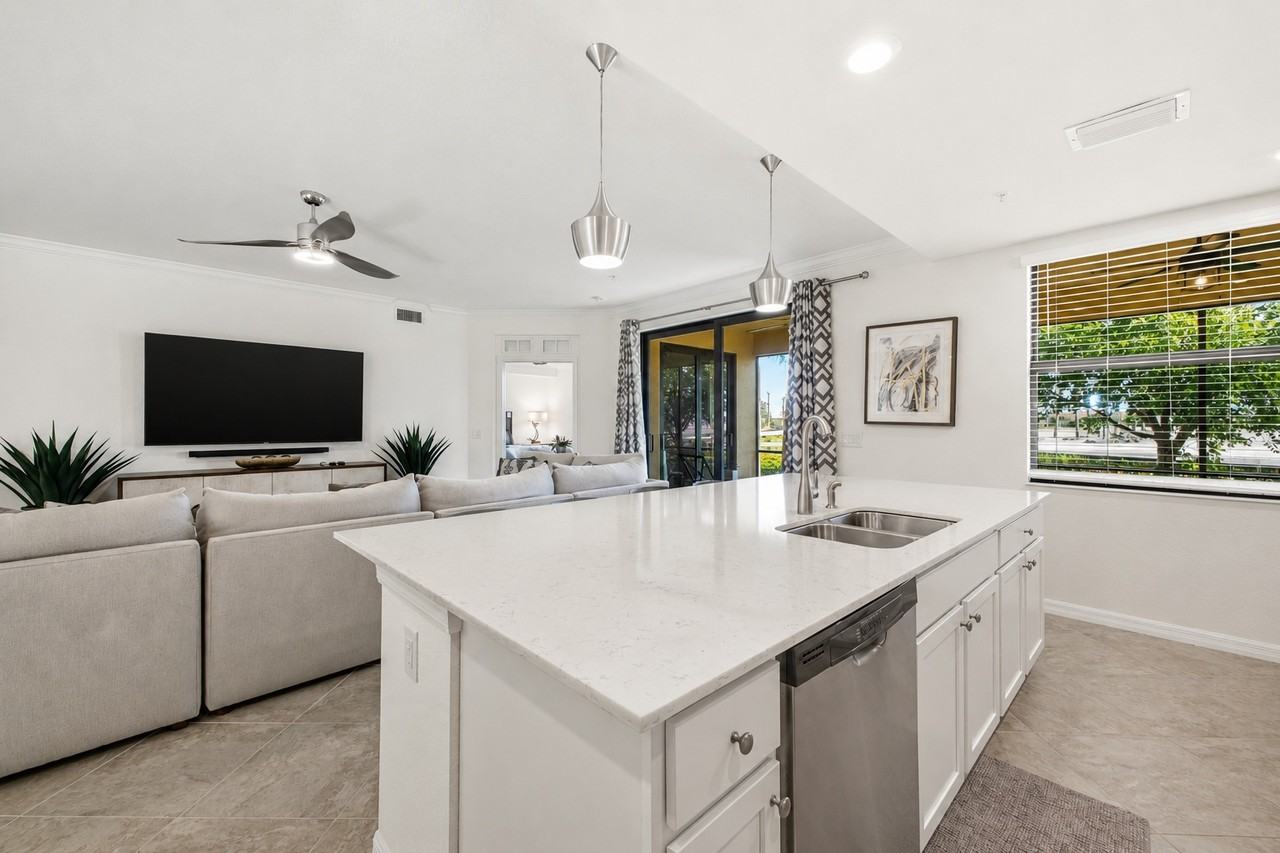 10792 Tarflower Dr #102 - Photo 4 of 50