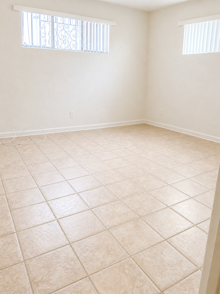 2921 East 10th Street - Photo 6 of 14