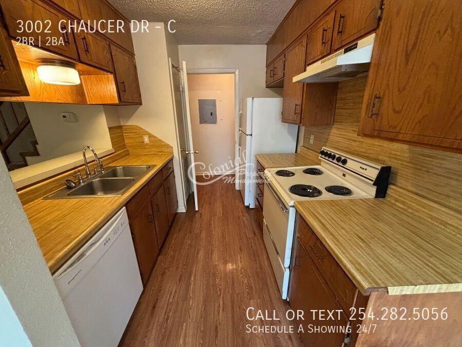 3002 Chaucer Dr #C - Photo 2 of 11