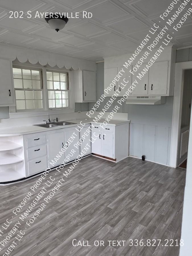 202 S Ayersville Rd - Photo 2 of 7