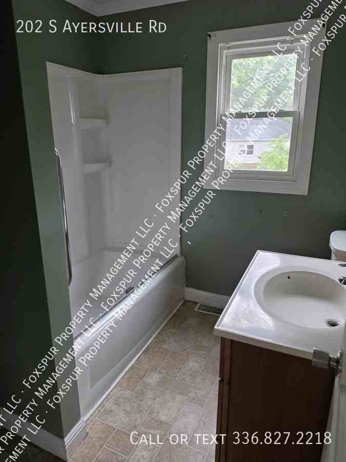 202 S Ayersville Rd - Photo 4 of 7