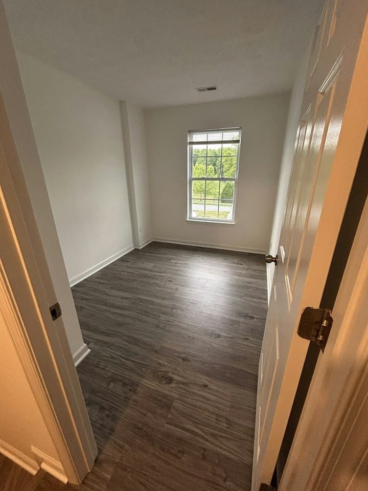4847 Limestone Ct - Photo 3 of 14
