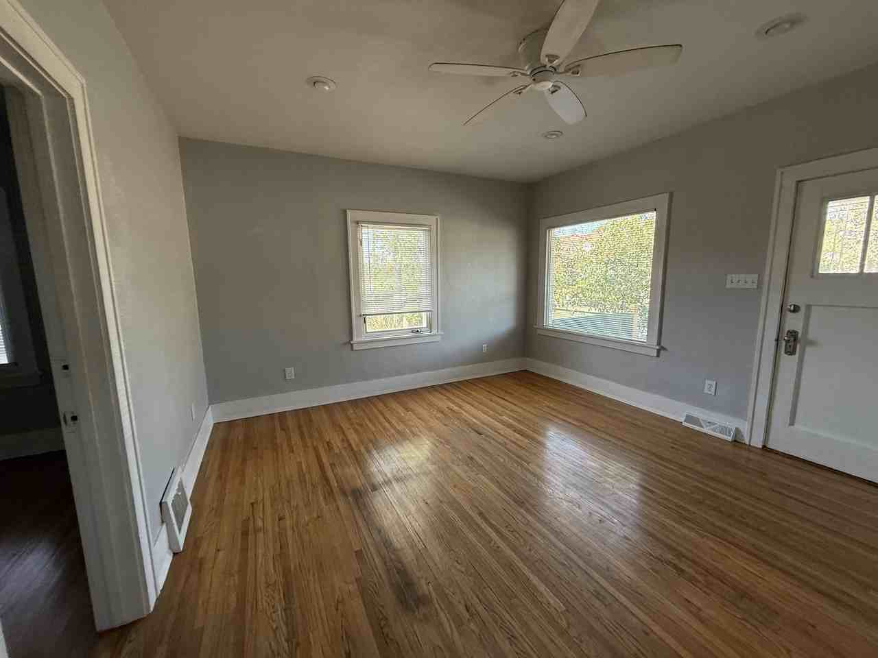 804 11th Street - Photo 4 of 27