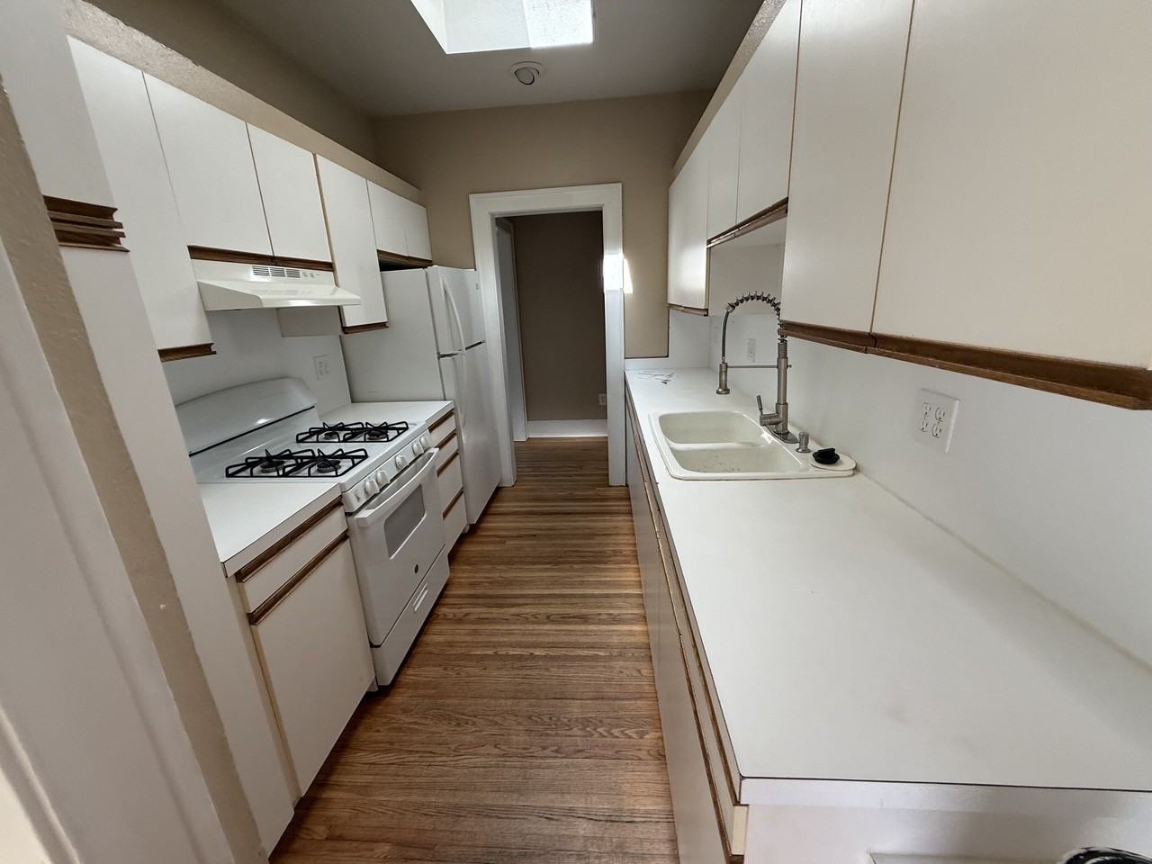 804 11th Street - Photo 5 of 27