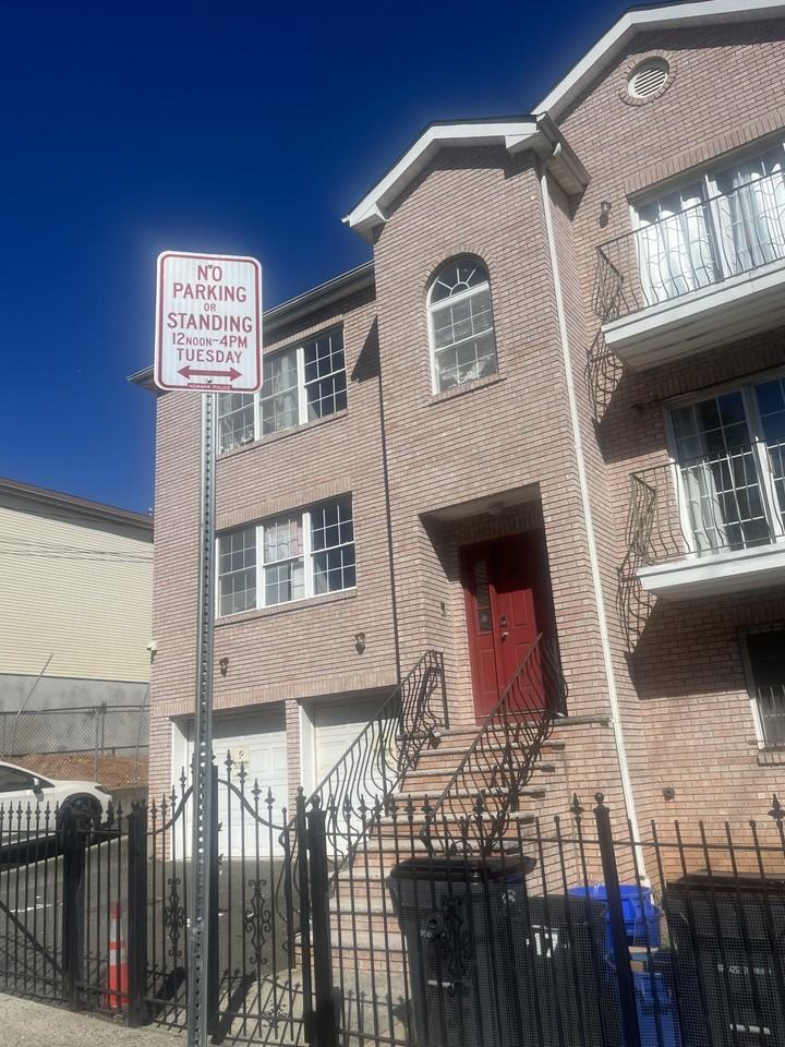161-163 Sussex Ave (13 Bed | 5.5 Bath) (UH | T1) - Photo 4 of 4