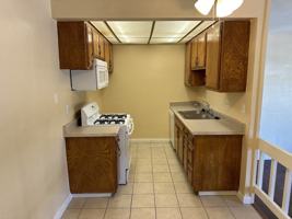 featured image of 968 W 7th St