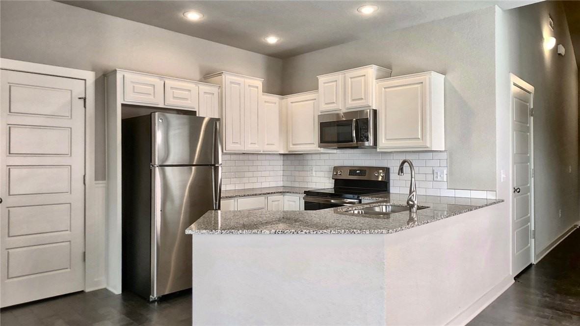 1813 N Izard Ln - Photo 2 of 10
