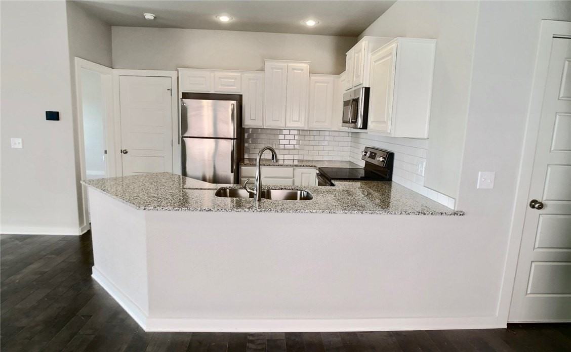 1813 N Izard Ln - Photo 4 of 10