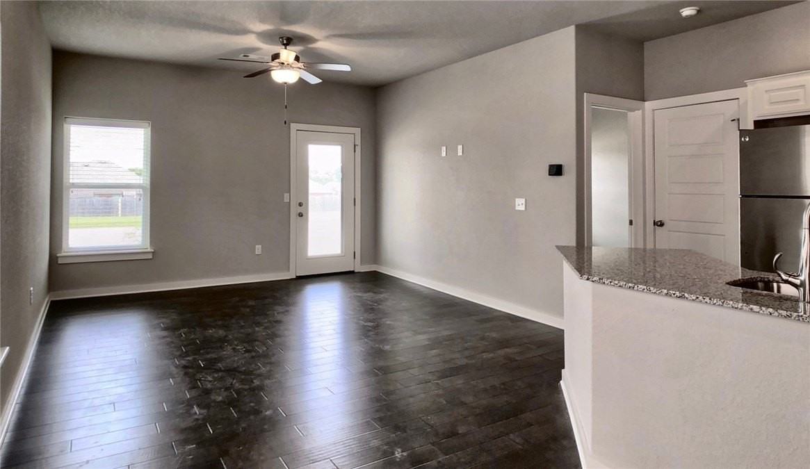 1813 N Izard Ln - Photo 5 of 10
