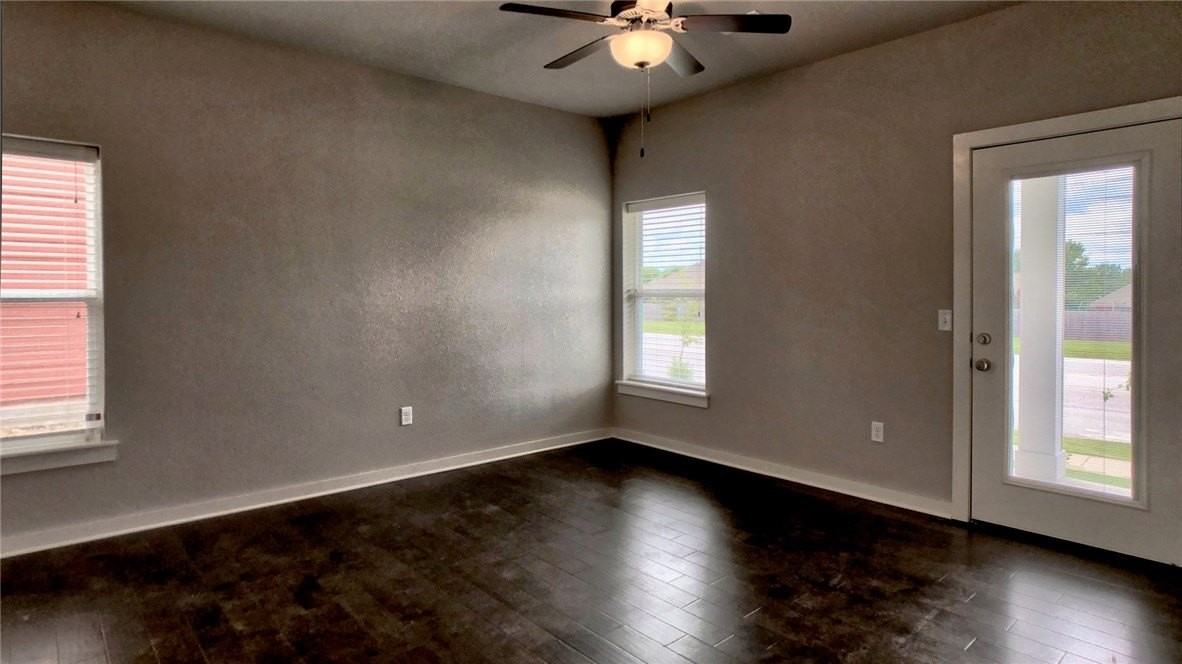 1813 N Izard Ln - Photo 6 of 10